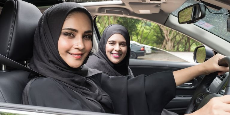 Konur í Sádí Arabíu fengu nýlega ökuréttindi. Það þótti mikið mannréttindamál að konur þar fengju frelsið sem fylgir því að fara um í einkavagni.