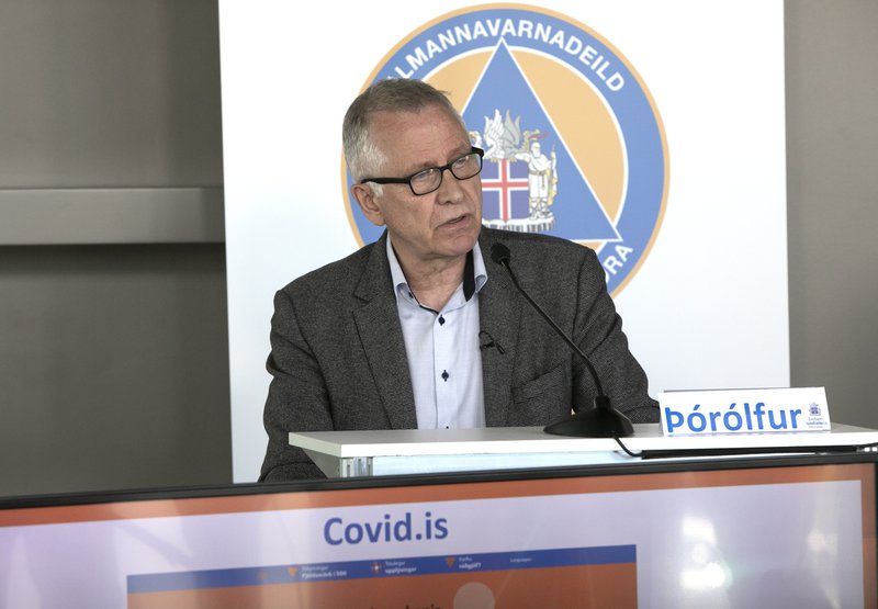 Það rigndi spurningum yfir sóttvarnalækni á upplýsingafundi dagsins. Mynd: Lögreglan