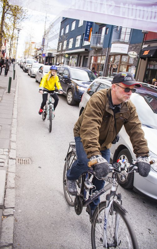 Bílunum verður væntanlega aldrei bolað af götunum en aðrir möguleikar verða efldir.
