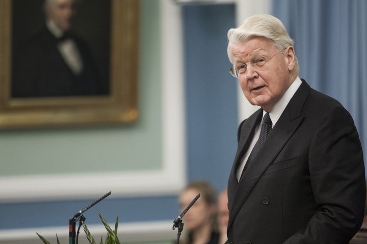 Ólafur Ragnar Grímsson er væntanlegur til Íslands snemma í fyrramálið. 