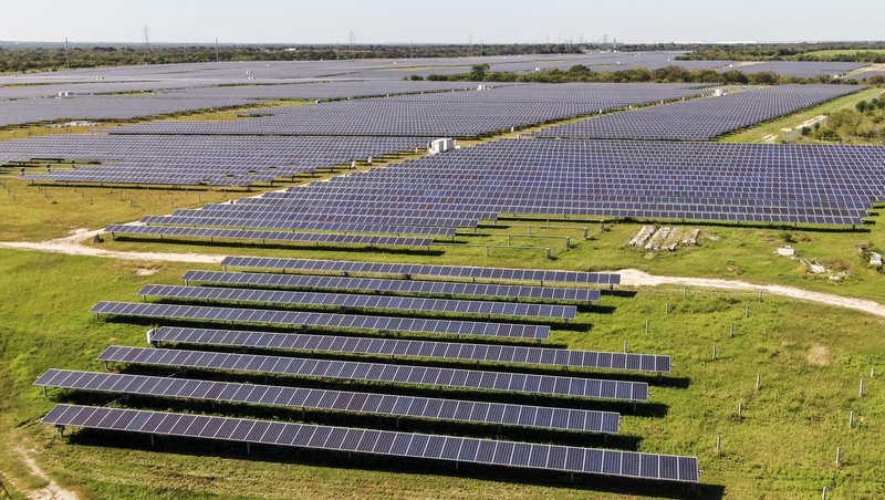 Sólarorkuver í Ástralíu. Mynd: EPA