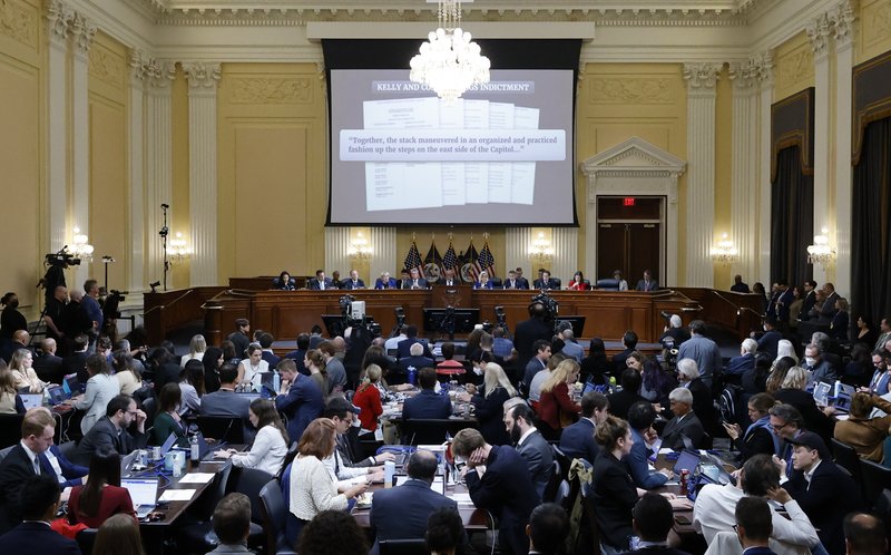 Liðsmenn Oath Keepers komu fyrir þingnefnd fulltrúadeild Bandaríkjaþings í sumar. Leiðtogi þeirra, Stewart Rhodes, hefur nú verið sakfelldur fyrir þátt sinn í árásinni á þinghúsið í janúar í fyrra. Mynd: EPA