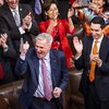 Kevin McCarthy fagnar sigri. 15 atkvæðagreiðslur þurfti til áður en hann tryggði sér embætti þingforseta fulltrúadeildar Bandaríkjaþings.