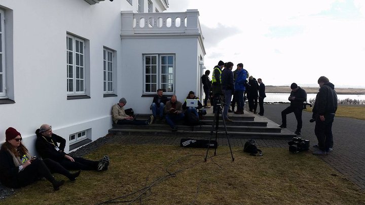 Hópur fréttamanna og ljósmyndara á Bessastöðum fyrir nokkrum árum síðan.