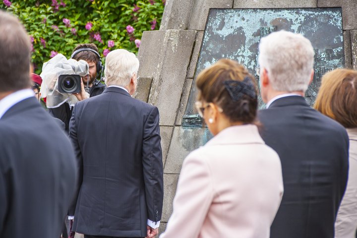 Talið er að um 114.000 manns sem búa í Bretlandi séu skráðir utan lögheimilis. Það gera þeir til að borga lægri skatta.