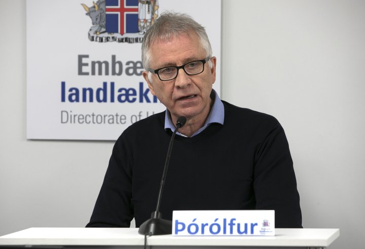 Þórólfur Guðnason greindi frá því að fjöldi fólks sem greinst hafa með veiruna voru á sama vínveitingahúsinu.