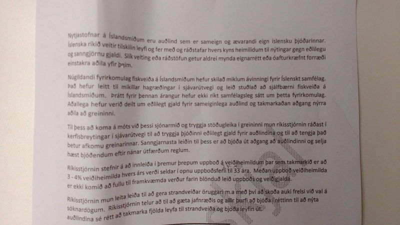 Þetta skjal fór meðal annars á milli flokkanna, og er komið úr herbúðum Viðreisnar.