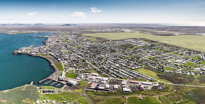 Grænmerkta svæðið milli Reykjanesbæjar og Keflavíkurflugvallar er hluti þess svæðis sem Kadeco hefur umsjón með. Samkeppni um þróunaráætlun á landi Kadeco til ársins 2050 hefst í apríl.