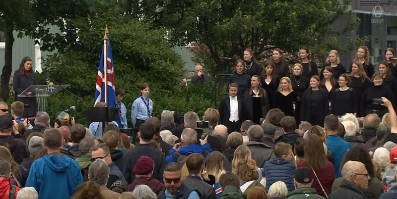 Frá hátíðarhöldum á Austurvelli í dag. Skjáskot: RÚV