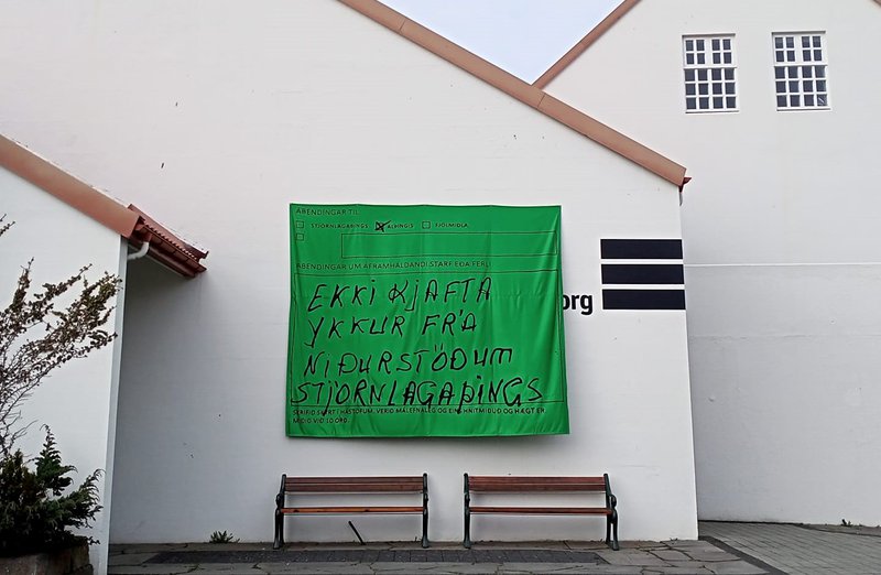 Verkið sem fékk ekki að hanga utan á Hafnarborg í fyrra.