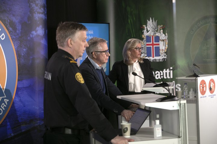 Þríeykið var á sínum stað á 196. upplýsingafundi almannavarna í dag. Á morgun verða tvö ár síðan óvissustigi vegna faraldursins var fyrst lýst yfir.
