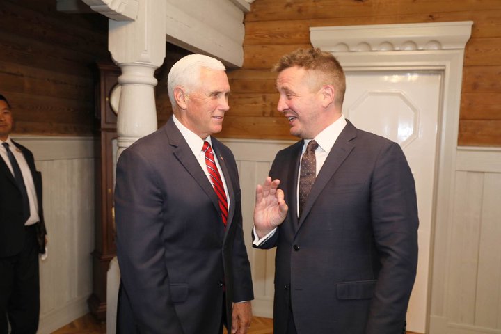 Mike Pence, varaforseti Bandaríkjanna, fundaði með Guðlaugi Þór Þórðarsyni utanríkisráðherra í gær.