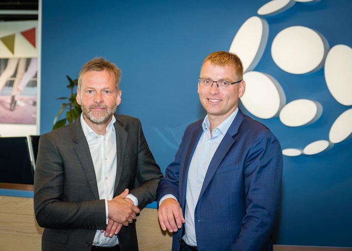 Orri Hauksson, forstjóri Símans, og Erling Freyr Guðmundsson, framkvæmdastjóri GR.