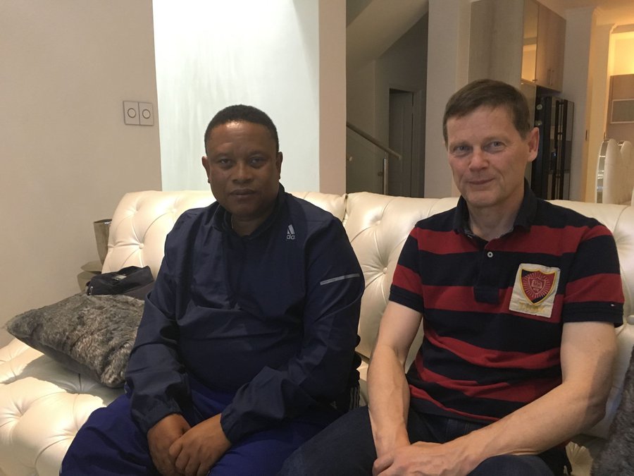 Mynd: Skjáskot Þorsteinn Már Baldvinsson og Bernhard Essau, fyrrverandi sjávarútvegsráðherra Namibíu.