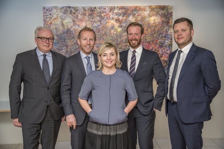Frá vinstri: Jón Sigurgeirsson, framkvæmdastjóri skrifstofu bankastjóra hjá Seðlabanka Íslands, Benedikt Gíslason, verkfræðingur, Lilja D. Alfreðsdóttir, utanríkisráðherra, Sigurður Hannesson og Ásgeir Helgi Reykjfjörð, lögfræðingur.
