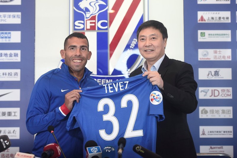 Carlos Tevez samdi nýverið við ofurdeildarlið í Sjanghæ.