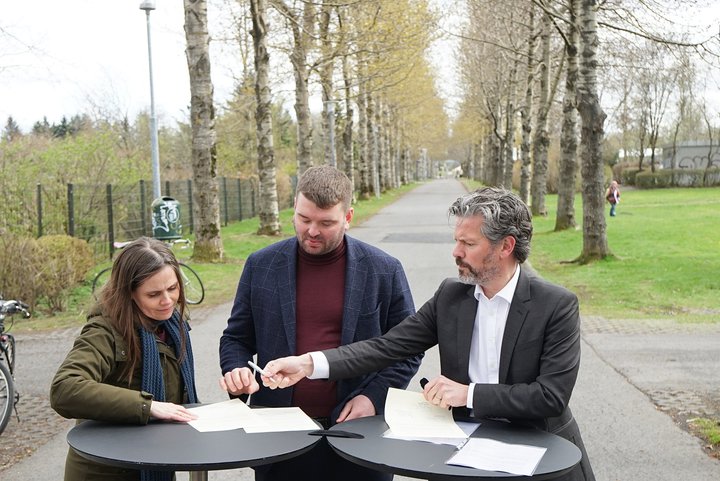 Frá undirritun viljayfirlýsingarinnar í dag.