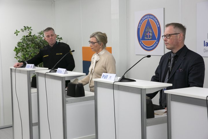 Víðir Reynisson, Alma Möller og Páll Matthíasson á upplýsingafundinum í dag.