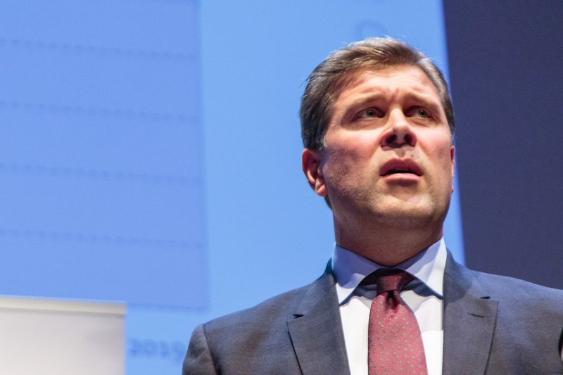 Bjarni Benediktsson, efnahags- og fjármálaráðherra. Eðlilegt er að vista málaflokkinn, sem tengist stefnumótun á þessu sviði og áætlanagerð, í efnahags- og fjármálaráðuneytinu.