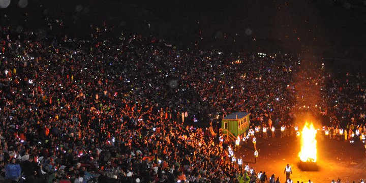 Óvissa ríkir um hvort hægt verður að halda mannmargar samkomur á borð við Þjóðhátíð í Eyjum á næstu vikum. Að taka ákvörðun um það bíður ríkisstjórnarinnar.