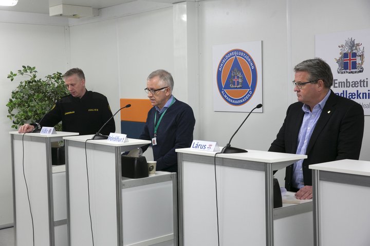Víðir Reynisson, Þórólfur Guðnason og Lárus Blöndal á upplýsingafundi almannavarna í dag.