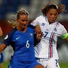 Sara Björk Gunnarsdóttir í baráttu við Amandine Henry í leiknum.