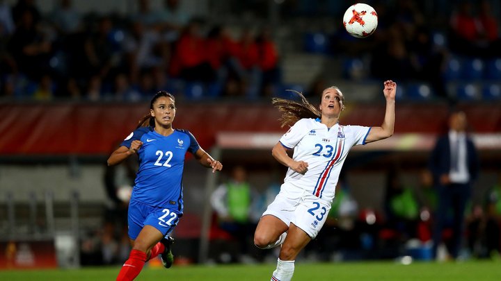 Knattspyrnukonur fá stöðugt þau skilaboð að þeirra virði sé minna en knattspyrnukarla.