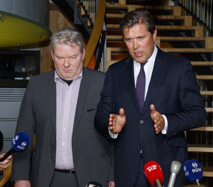 Sigurður Ingi og Bjarni Benediktsson sögðu strax að kjörtímabilið yrði stytt um eitt þing. Þeir eru enn á því. 