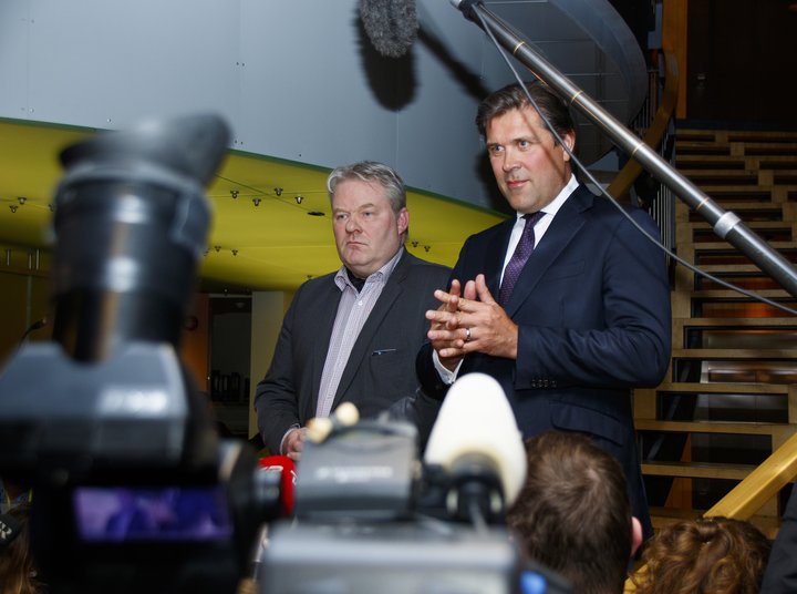 Sigurður Ingi Jóhannsson og Bjarni Benediktsson greina frá myndun nýrrar ríkisstjórnar í byrjun apríl. Þar greindu þeir einnig frá því að kosið verði í haust.