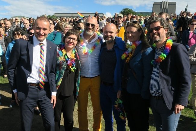 Guðni ásamt Elizu Ried, Felix Bergsyni, Baldri Þórhallssyni, Örnu Dögg Einarsdóttur og Degi B. Eggertssyni.