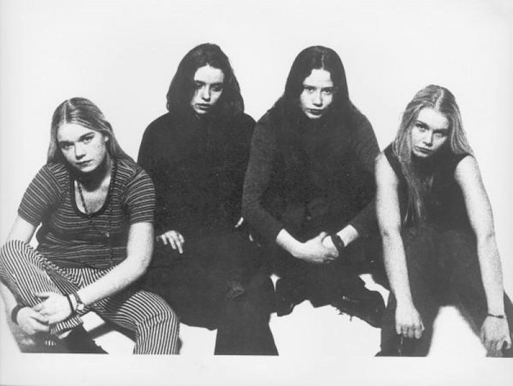 Kolrassa krókríðandi endurkoma Karolina fund hljómsveit