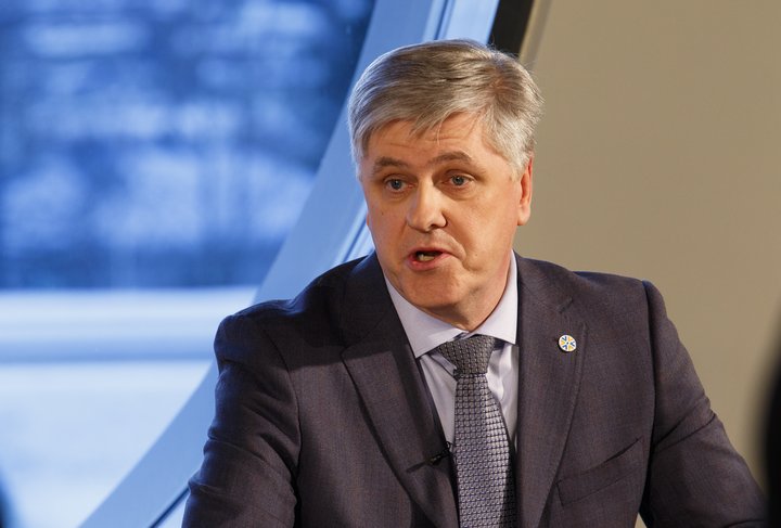 Benedikt Jóhannesson, fjármálaráðherra.