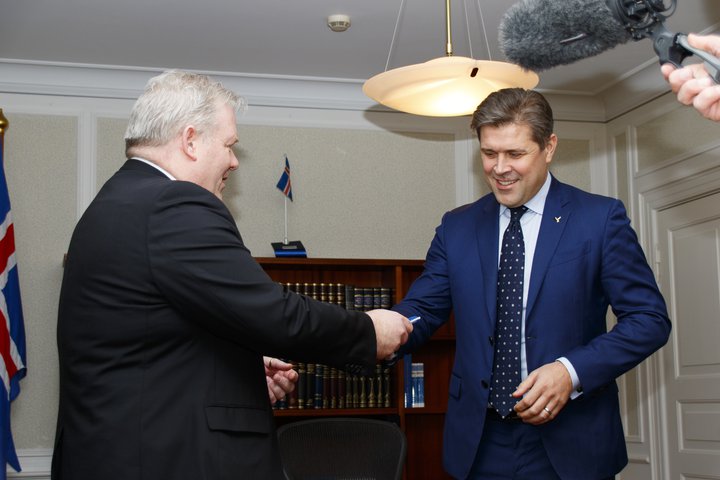 Bjarni Benediktsson og Sigurður Ingi Jóhannsson, sem þá leiddu ríkisstjórn, kynntu Fyrstu fasteign í ágúst 2016, nokkrum vikum fyrir haustkosningar það árið.