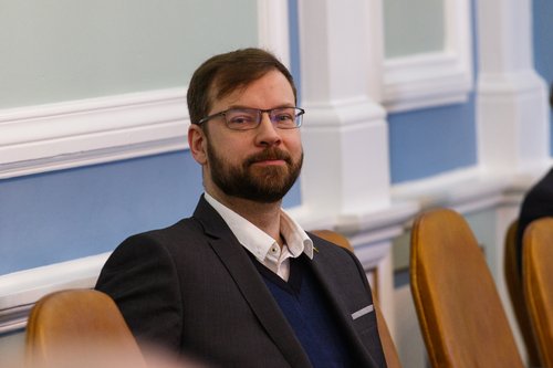 Björn Leví Gunnarsson spurði um kostnað við lán ríkisins ef það yrði reiknað í samræmi við lög um ríkisábyrgðir. MYND: Bára Huld Beck