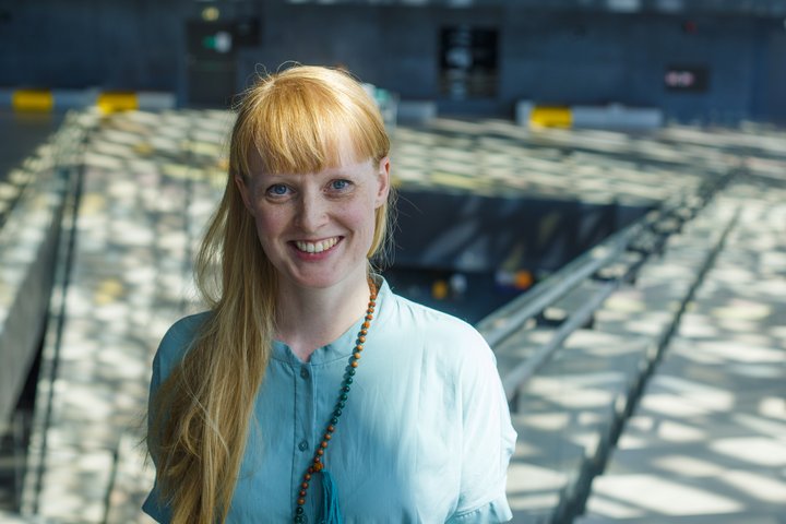 Melkorka Ólafsdóttir er dagskrárstjóri Tónlistar í Hörpu. Hún segir það ganga misjafnlega vel að standa fyrir „brjálæðislega kostnaðarsömum“ viðburðum. Aðrar leiðir eru þess vegna farnar svo Harpa geti sinnt hlutverki sínu.