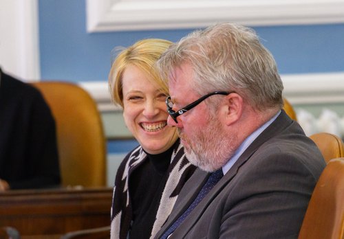 Eygló Harðardóttir, þáverandi félagsmálaráðherra, ákvað með reglugerð í október í fyrra að hámarksgreiðslur í fæðingarorlofi yrðu hækkaðar í 500 þúsund krónur.