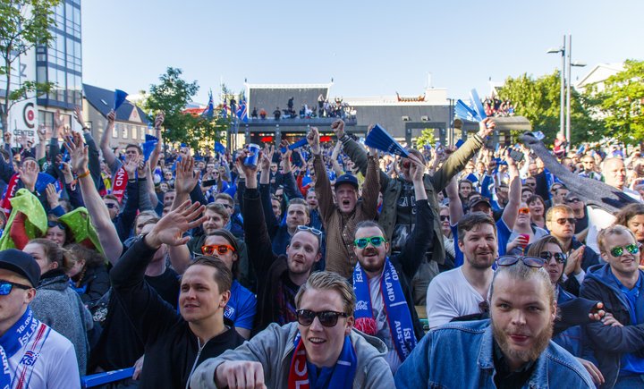 Stuðningsmenn á Ingólfstorgi.