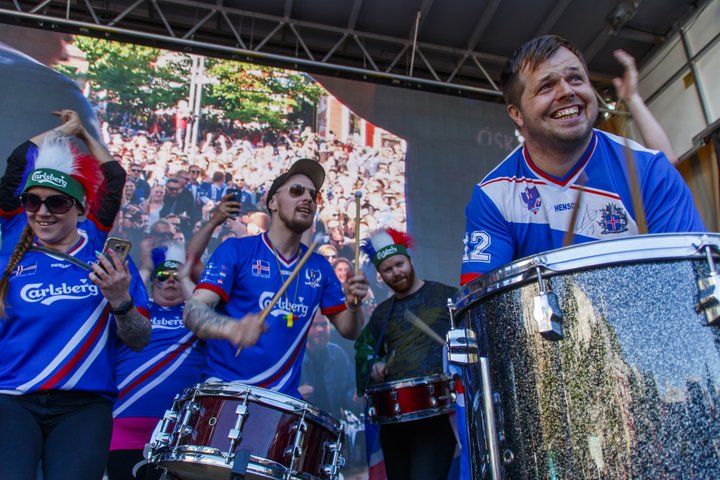 Áttan peppaði fólkið á Ingólfstorgi fyrir leik.