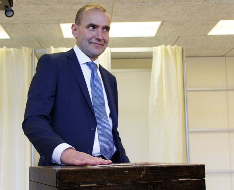 „Þetta er léttir, enda búin að vera löng törn. Það verður gott að þurfa ekki að vera alltaf tilbúinn með eitthvað sniðugt að segja. Eins og til dæmis núna,“ sagði Guðni.