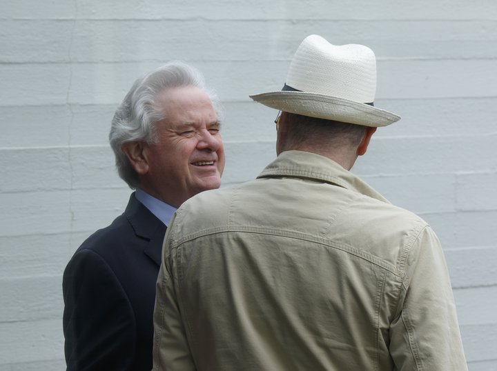 Davíð Oddsson er annar ritstjóra Morgunblaðsins og hefur verið það frá haustinu 2009. Davíð er sá á myndinni sem er ekki með hatt.