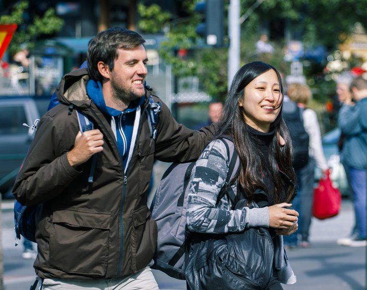 Aukið vægi ferðaþjónustu ýtir undir árstíðarbundnum sveiflum í vöru-og þjónustujöfnuði. 