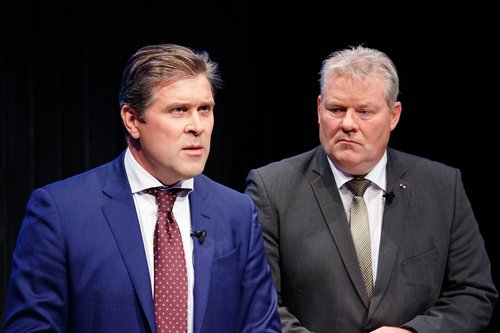Bjarni Benediktsson og Sigurður Ingi Jóhannsson undirrituðu samkomulagið í morgun.