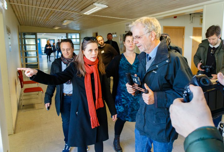 Katrín Jakobsdóttir, formaður Vinstri grænna og forsætisráðherra, á kjörstað 2017. Margt hefur breyst í stuðningi flokks hennar síðan þá.