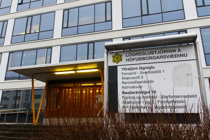 Lögreglustöðin við Hverfisgötu. Gengið er út frá því að ný lögreglustöð byggist upp í björgunarmiðstöðinni, sem nú virðist ætla að verða við Holtagarða.