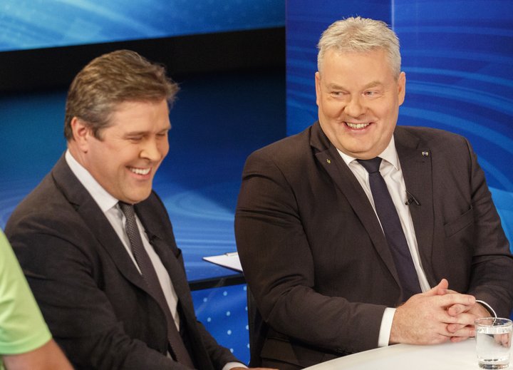 Bjarni Benediktsson mun líkast til leyfa sér að brosa hringinn í dag. Það mun Sigurður Ingi Jóhannsson þó líklega ekki gera, eftir að hafa leitt flokk sinn í gegnum verstu kosningar hans frá upphafi.