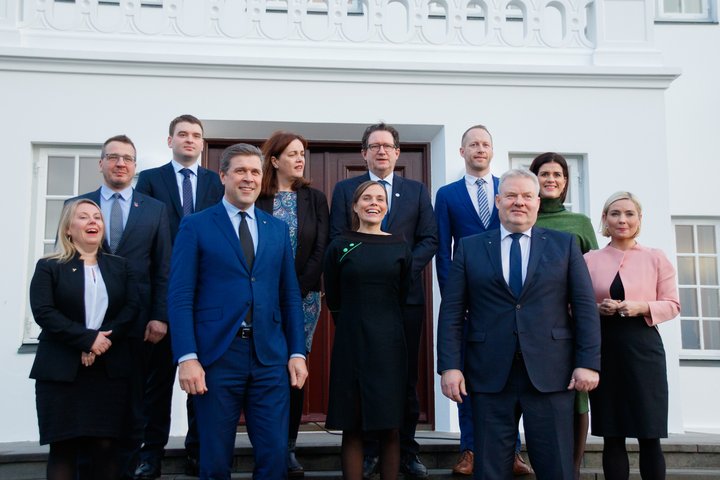 Ríkisstjórn Katrínar Jakobsdóttur sem mynduð var eftir kosningarnar 2017. Ljóst er að hún verður ekki eins skipuð nú og þá, enda tveir þeirra sem þá settust í ráðherrastóla ekki lengur á þingi.