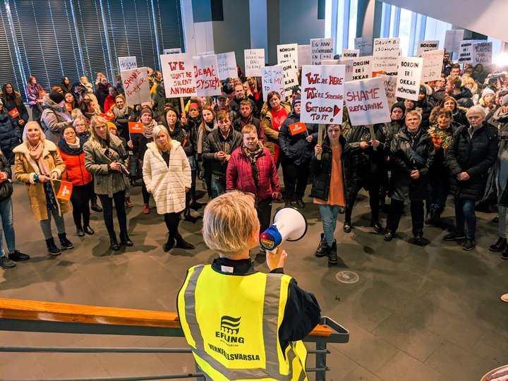 Sólveig Anna Jónsdóttir sendi öllum starfsmönnum Eflingar bréf í gærkvöldi þar sem hún greindi frá afsögn sinni.