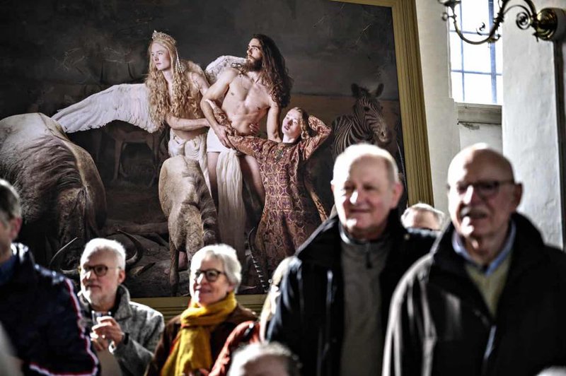 Fjöldi fólks mætti á opnun sýningarinnar þann 7. mars síðastliðinn. Mynd: Facebook/ Jim Lyngvild