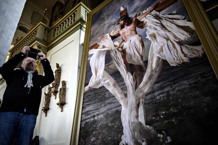 Ein af myndunum eftir Jim Lyngvild í Heilagsandakirkjunni í Faaborg