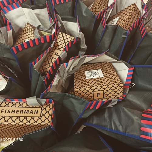 Matarúthlutunin gekk vel en fleiri þurfu á aðstoð að halda en búist var við. Mynd: Ásgeir Ásgeirsson